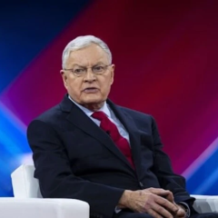 Лого НАТО на тлі Українського прапора