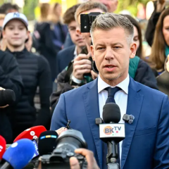 Віктор Орбан і Янош Мадяр вітаються