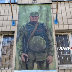 Мемориальная доска для героя В. Пирогова