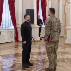 Зеленский вручает государственные награды военным
