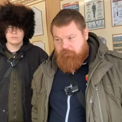 Макет дагестанского флага и бойца ММА