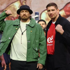 Усик и Верховен боксируют за пояс WBC