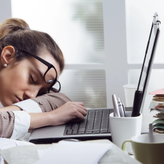 Vitamin B12 and B9 deficiency causes fatigue