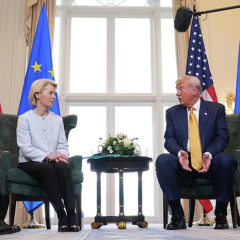 Логотип ЄС та США на тлі угоди