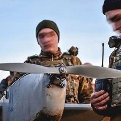 Тяжелые БПЛА выполняют полет над территорией