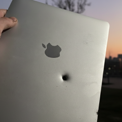 MacBook зупинив снаряд для бійця