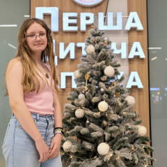Лікарі видаляють голку з руки