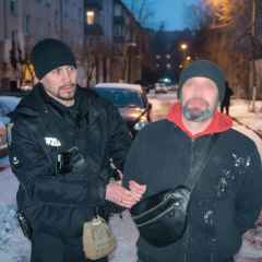 Затримання чоловіка у супермаркеті