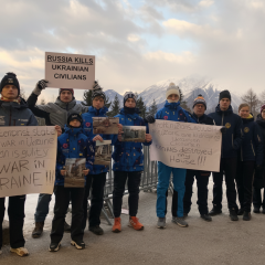 Протест украинских и латвийских скелетонистов