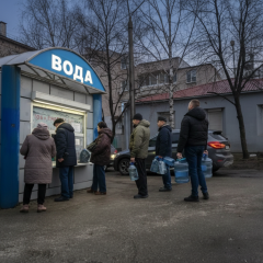 Рятувальники відновлюють тепло і воду