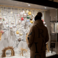 Люди на виставці в Києві