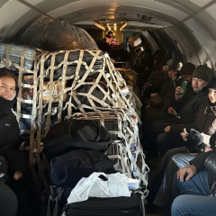 Пасажирів пересадили на вантажний літак
