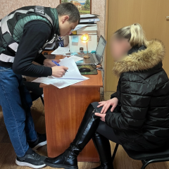 Полиция выявила женщину за пытки сына