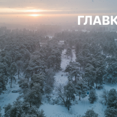 Комунальники очищають зливоприймачі від снігу