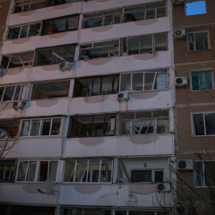 Пошкоджений будинок від обстрілу в Запоріжжі
