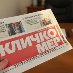 Плакаты с обещаниями и выполнением