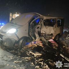 ДТП в Черниговской области: столкновение автомобиля и микроавтобуса