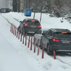 Комунальники очищають вулиці від льоду