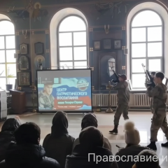 Подростки разбирают автоматы у храмов РПЦ