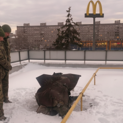 Фрагмент російської ракети на даху