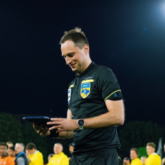 Украинский арбитр Балакин во время матча