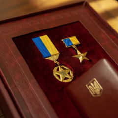 Зеленский присвоил звание Героя Украины