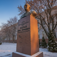 Памятник Патону без советских символов в Киеве