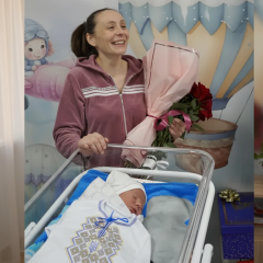 Багатодітна мати з десятим сином