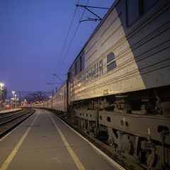 Обстріли низку приміських поїздів