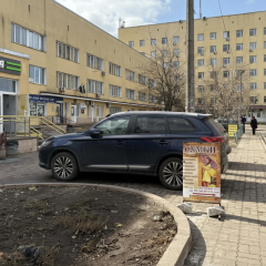 Пешеходная аллея превратилась в парковку