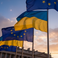 Флаг Європейського Союзу та грошові купюри