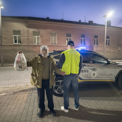 Армянин на фоне украинского паспорта