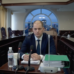 Фото женщины с судьей Леоновой