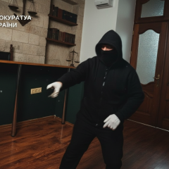 Задержание вооруженного нападающего на обменник в Киеве