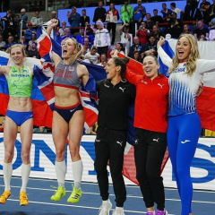 Спортсменки на підіумі з медалями ЧС