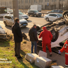 ДТП на Берестейском проспекте: микроавтобус перевернулся