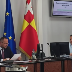 Луцкая городская рада - дострочно прекратила полномочия мэра и секретаря: решение после обысков НАБУ