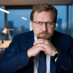 Юрий Кот - осуждённый пропагандист на фоне активов
