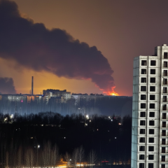 Українські безпілотники здійснюють атаку на Ярославський НПЗ