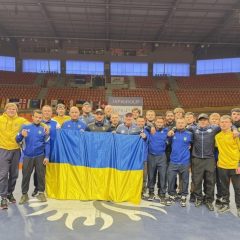 Украинские борцы на пьедестале с медалями