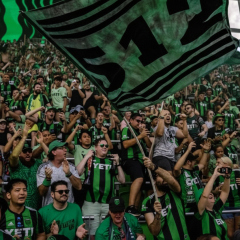 Артем Дашковец в футболке клуба MLS Остин