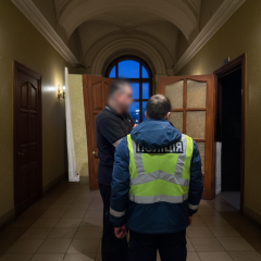 Іноземець отримує посвідку на проживання