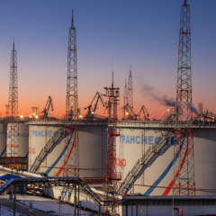 Бюджет РФ у глибокій кризі: нафтогазові доходи впали вдвічі, а дефіцит перевищив річний план
