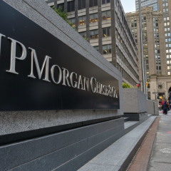 Банк Wall Street зарабляє на війні