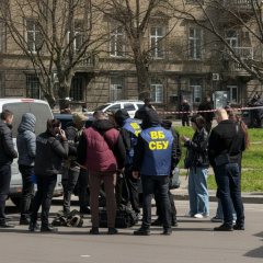 Затримання групи осіб у військовій формі