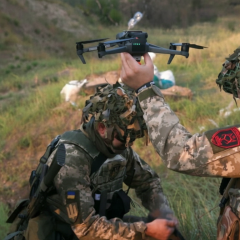 Дрон уничтожает военную технику