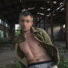 Чоловік стріляє з револьвера у Львові