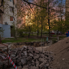 Девушка в яме возле Киева