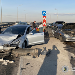 Тесла в аварии на Дарницком мосту