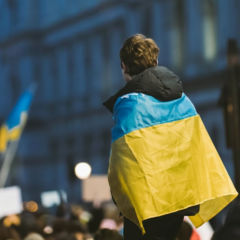 Философ требует ответа о оптимизме и ненависти